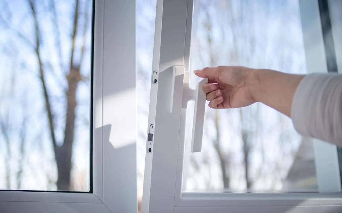 Waarom je je woning in de winter niet tussen 08:00 en 10:00 uur zou moeten luchten